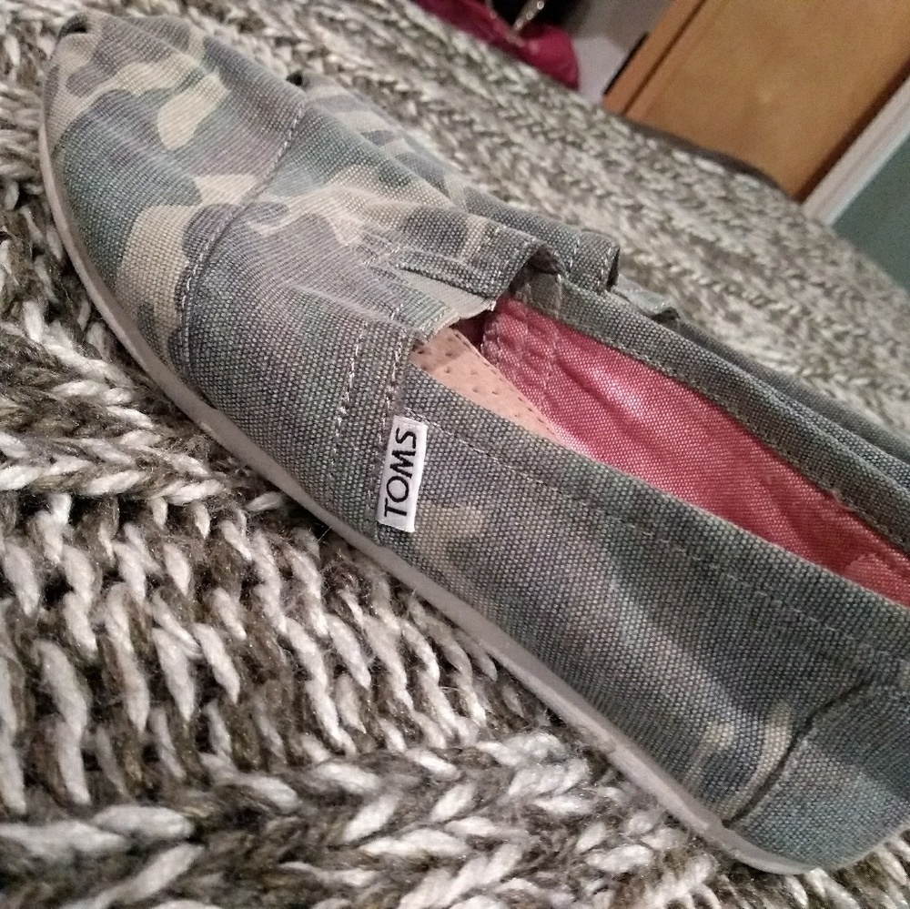 Camo Toms size 7.5 GREAT CONDITION!!!